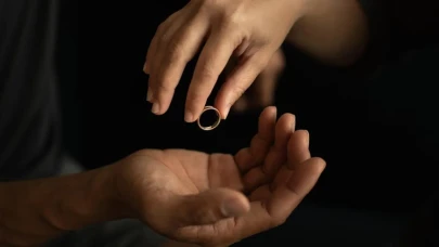 Yargıtay’dan Çarpıcı Karar: "Evlendiğime Pişmanım" Diyen Eş Kayıplara Karıştı!
