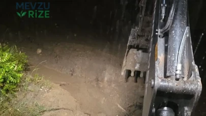 Artvin-Şavşat yolunda heyelan meydana geldi!