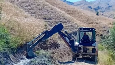 Çatak’ta 6 Kilometrelik Sulama Kanalı Açıldı: Su Tarım Arazilerine Ulaştı