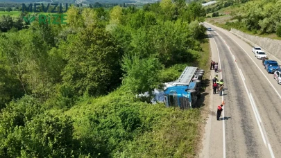 Kontrolden çıkan tır yan yattı: Sinop'taki kazada üç kişi hastanelik oldu