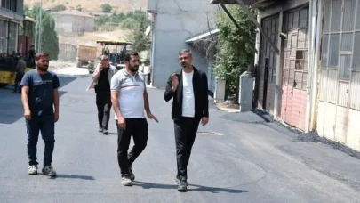 Başkan Tanğlay Sanayi Sitesindeki Asfalt Çalışmalarını İnceledi: Bitlis'te Ulaşım Altyapısı Güçleniyor