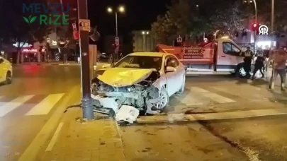 Bursa İnegöl'de Trafik Kazası: İki Otomobilin Çarpışması Sonucu 7 Kişi Yaralandı