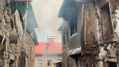 Kemaliye'de Yangın Felaketi: Kışlacık Köyü'nde 10 Ev Zarar Gördü!