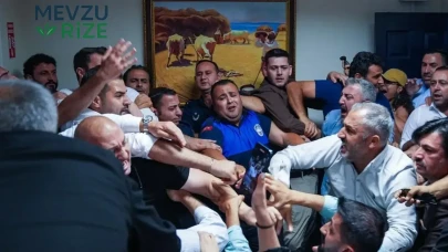 CHP ve Yeni Parti'de Sarsıcı Gelişmeler: Menderes Hezimeti Sonrası İhraç Ve İstifalar Arka Arkaya Geldi!