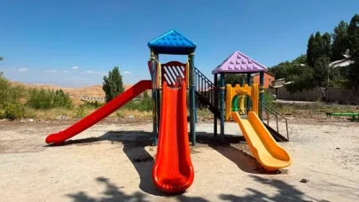 Muş’ta Parklar Yenileniyor: Oyun Alanları Daha Güvenli Hale Getiriliyor