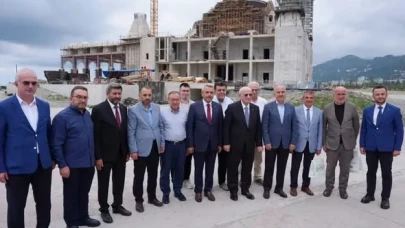 İsmail Kahraman, Rize'de Yapımı Süren Recep Tayyip Erdoğan Camii'ni İnceledi