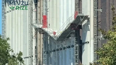Kağıthane'de İnşaat Alanında Çöken Platformda Mahsur Kalan 4 İşçi Kurtarıldı