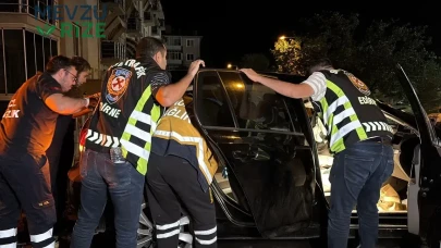 Takla atan otomobilde bir kişinin parmağı koptu, ekipler kopan parmağı bulmak için seferber oldu