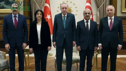 Başkan Erdoğan, DEM Parti Temsilcilerini Beştepe'de Ağırlayacak: Terörsüz Türkiye İçin Zirve Toplantısı Gerçekleşecek