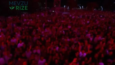 Ferhat Göçer, Ordu'da Müzik Tutkunlarına Eşsiz Bir Performans Sunarak Unutulmaz Bir Gece Yaşattı