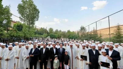 Bitlis’te 54 Hafız İçin İcazet Sevinci: Belgelerini Törenle Aldılar