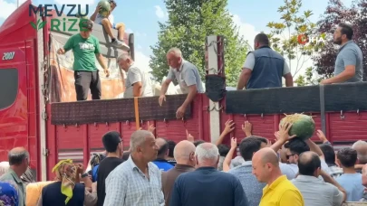 Zile'de Geleneksel Uşûr Dağıtımı: Tır Dolusu Karpuz 45 Dakikada Tükendi!