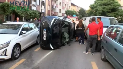 Ümraniye'de Park Halindeki Araçlara Çarpan Otomobil Devrildi: Kaza Anı Kamerada!