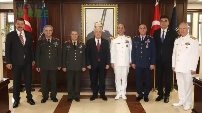 Bakan Güler, Gölcük Donanma Komutanlığı'nı Anlam Yüküyle Ziyaret Etti