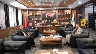 Bitlis’te Ulaşım ve Altyapı Görüşmesi: Başkan Tanğlay Karayolları Heyetini Ağırladı