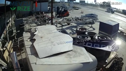 Bursa'da feci kaza: Akaryakıt istasyonuna girmek için yavaşlayan motosiklete arkadan böyle çarptı