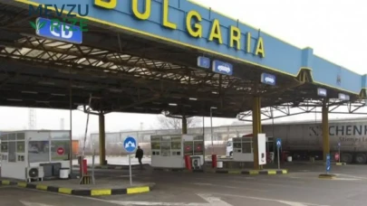 İncirlerin Arasında Saklanan Sıcak Silahlar: Almanya'ya Yola Çıkan Türk TIR'ında 45 Tabanca Ele Geçirildi!