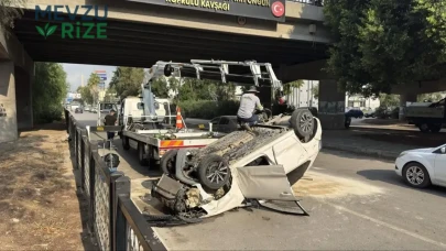 Bariyere Çarpan Araç Bulvara Uçtu: Sürücü Yara Almadan Kurtuldu!