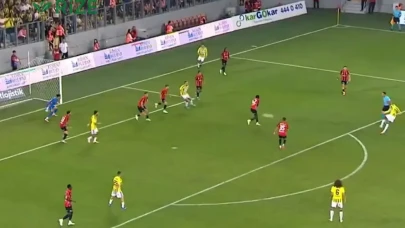 Fenerbahçe İki Gün Önce Göndermişti! İrfan Can Eğribayat Eski Takımına Karşı Geceye Damga Vurdu