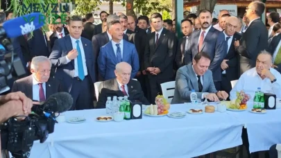 Bahçeli, Ahlat’ta Van Gölü Kıyısında Vatandaşlarla Keyifli Buluşma Gerçekleştirdi!