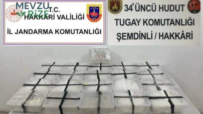 Hakkari'de Uyuşturucu Operasyonu: İki Çuvalda 16 Kilo Metamfetamin ve 2.9 Kilo Eroin Ele Geçirildi!