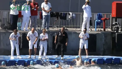 TEKNOFEST’te Mavi Vatan'da Savaş Gemileri Arasında Sprint Yüzme Yarışı Coşkusu Yaşandı!