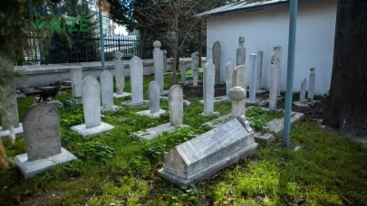Fatih'te Tarih Yeniden Canlanıyor: Osmanlı Mezarlıkları Restore Ediliyor!