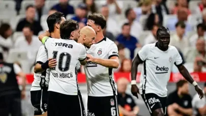 Spor yazarları Beşiktaş - Hradec Kralove maçını değerlendirdi: 'Beşiktaş, 'Ben yarışın içinde olacağım' görüntüsü veriyor'