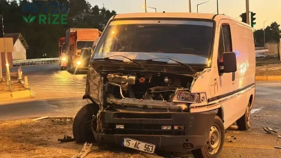 Burdur'da Tarım İşçilerini Taşıyan Minibüs Devrildi: 9 Kişi Yaralandı