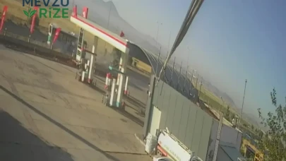 Kayseri'de Minibüs-OTOBÜS Çarpışmasının Dehşet Verici Görüntüleri Yayında!
