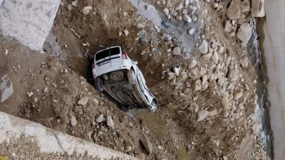 İkizdere’de Hasarlı Kaza, Virajı Alamayan Araç Dere Yatağına Uçtu