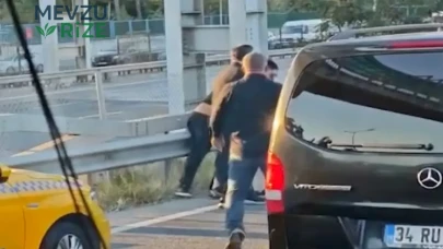 Kağıthane'de Kaza Sonrası Sopalı ve Yumruklu Kavga Güvenlik Kameralarına Yansıdı