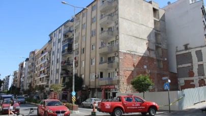 6 katlı binada gaz sızıntısı ihbarı: Mahalleli balkona çıktı