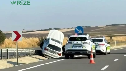 Edirne Keşan'da Yurt Dışında Yaşayan Ailenin Aracının Karıştığı Trafik Kazasında 4 Kişi Yaralandı