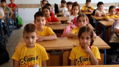 Adana'da 7 Yıl Sonra Beklenen Dördüzler Okula Merhaba Dedi!