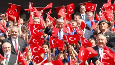 Afyonkarahisar’da 2026-2027 Eğitim Dönemi Başladı: 142 Bin Öğrenci Sınıflarda!