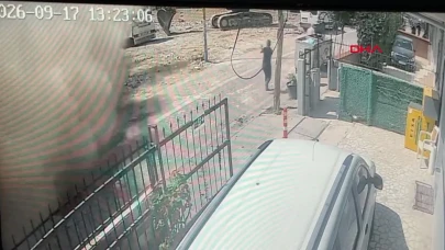 Avcılar'da kontrollü yıkım sırasında 4 katlı bina çöktü: Yoldan geçen vatandaşlar son anda kurtuldu