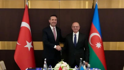 Bakan Bayraktar'dan Bakü'de kritik temas : Yeşil enerji koridorları masada
