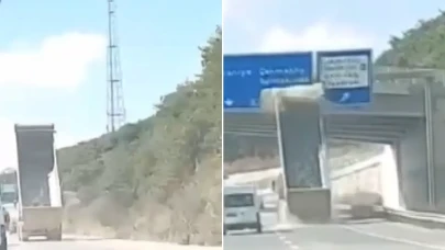 Çekmeköy'de kamyonun dorsesi üst geçide çarptı: O anlar kamerada