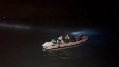Didim açıklarında lastik bot sürüklendi : 3’ü çocuk 7 düzensiz göçmen kurtarıldı