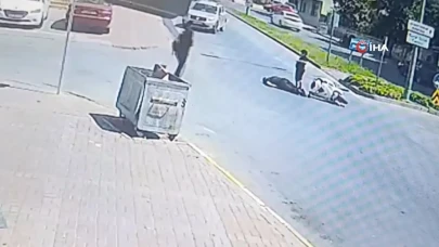'DUR' levhasına uymayan otomobile çarpmamak için fren yapınca yere düştüler