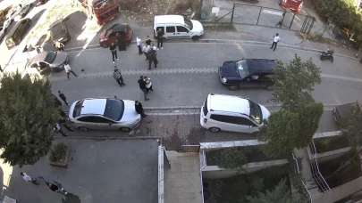 Esenyurt'ta taşlar havada uçuştu: 'bekle geliyorum' dedi, 20 kişiyle evini böyle bastı