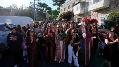 Filistinliler Birzeit'de geleneksel düğün geleneğini yaşatıyor