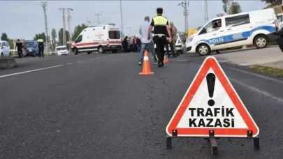 Gebze’de silobas devrildi : D-100’de İstanbul istikametinde trafik yoğunluğu oluştu