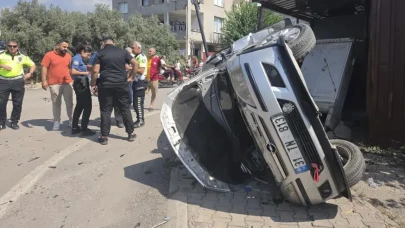 Hatay'da feci kaza : Takla atan otomobil trafoya çarparak durdu, 4 kişi yaralandı