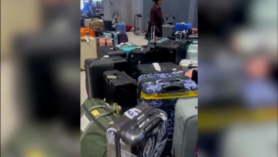 Gatwick Havalimanı'nda Teknik Sorun Nedeniyle Yoğunluk Oluştu
