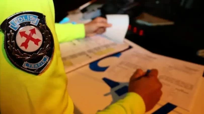 İstanbul'da Acil Durum Araçlarına Engel Olan Sürücüye 46 Bin TL Ceza Kesildi