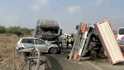 Mersin'de faciaya dönüşen kaza! Tır bariyerleri aşıp karşı şeride geçti: Ölü ve yaralılar var