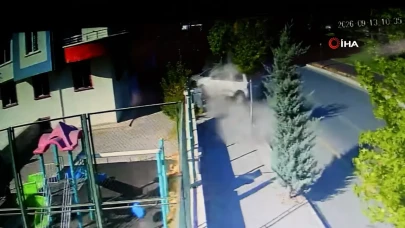 Kontrolden çıkan otomobil apartmanın bahçesine uçtu: Sürücü yaralandı