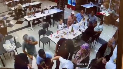 Boğazına yiyecek kaçan çocuğu Heimlich manevrası kurtardı